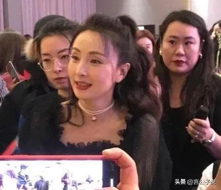 眼窝深的女人面相(7位天生“眼窝深”的女星，深邃迷人和疲惫显老，差距一目了然)(图26)