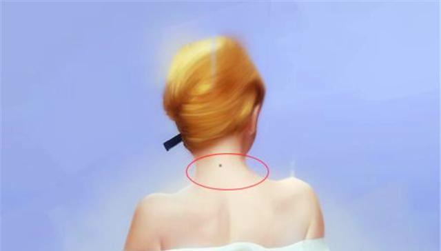女人脖子下长痣是好是坏呢？
